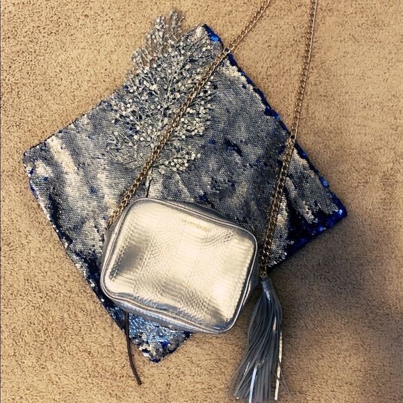 🔥VICTORIA Secret gold chain silver purse🔥 - Picture 5 of 5
